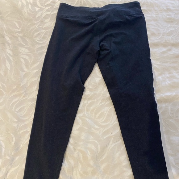 ‼️SOLD‼️TNA leggings with stripe! - Picture 4 of 4